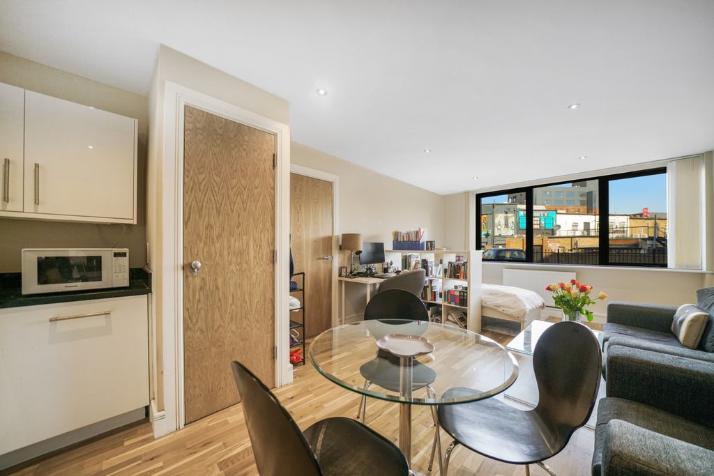 Property photo 2 of 10