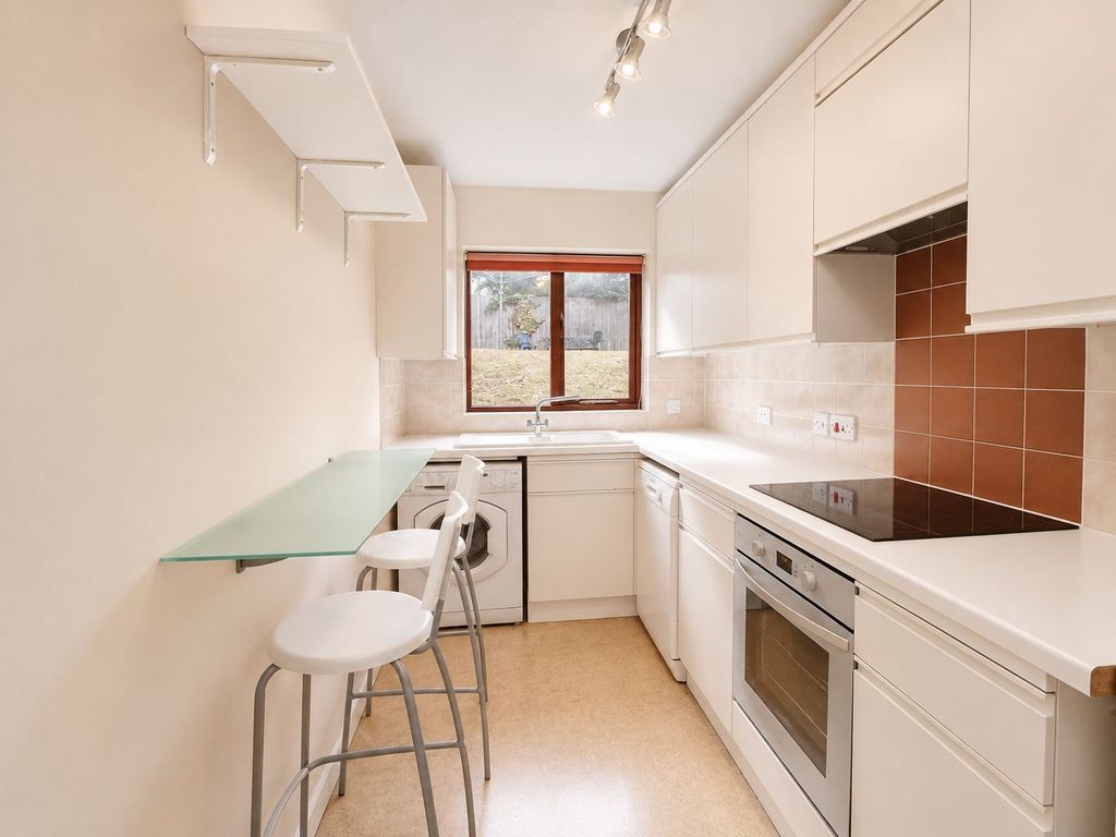 Property photo 2 of 10 Kitchen