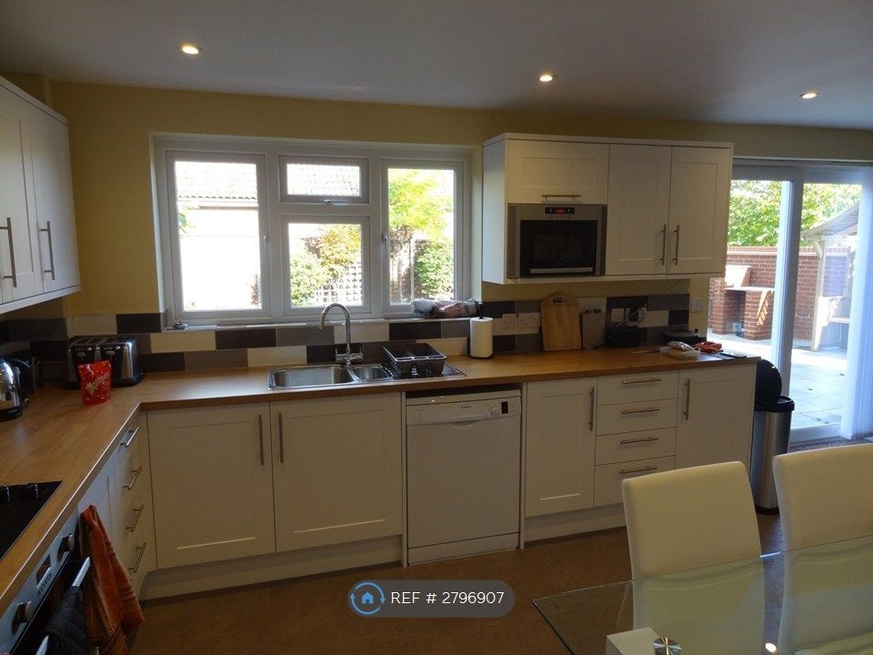 Property photo 2 of 8 Kitchen