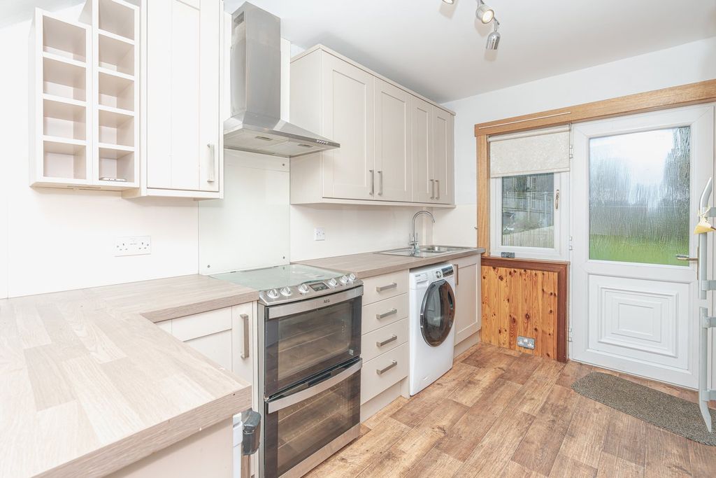 Property photo 3 of 30