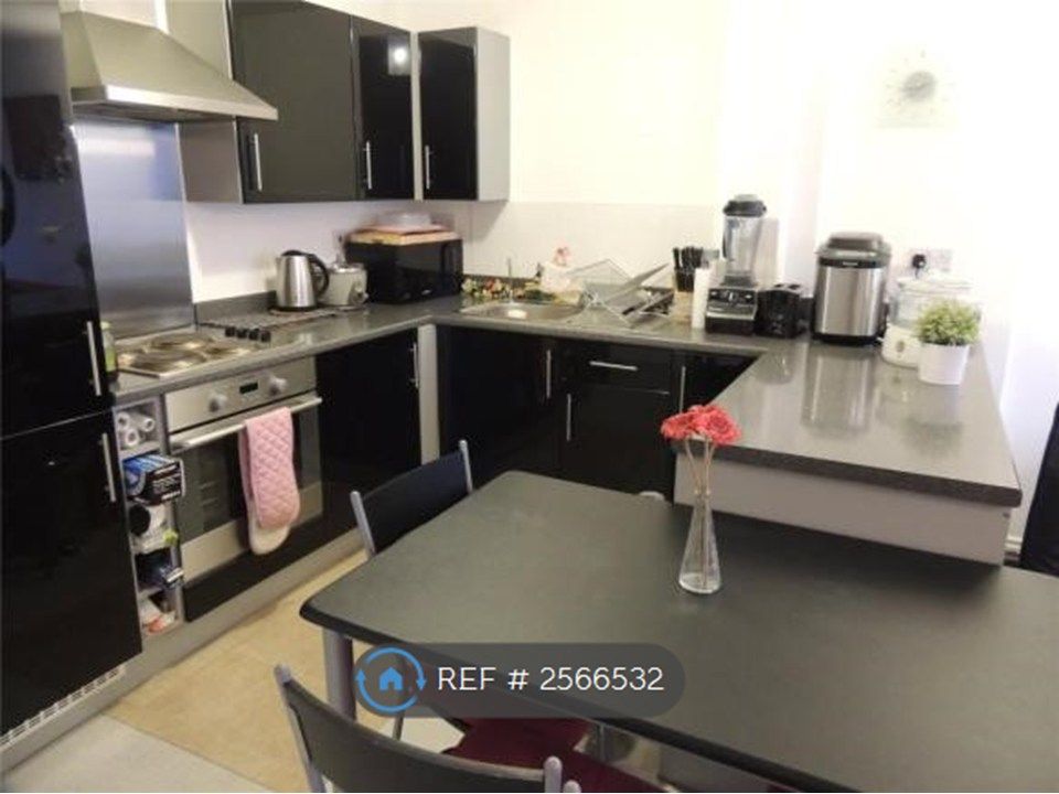 Property photo 3 of 9 Kitchen