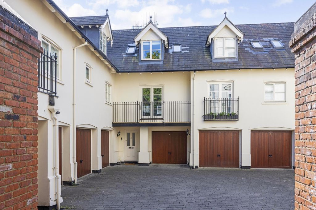 Property photo 1 of 34 Ph1_5976835