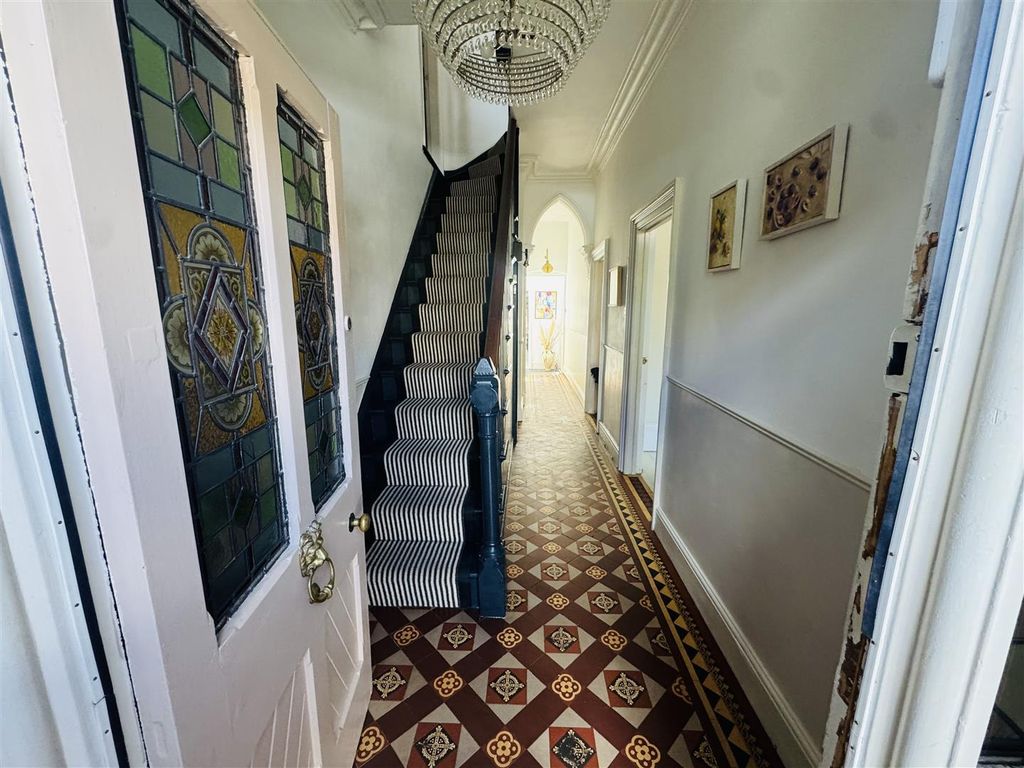 Property photo 3 of 34