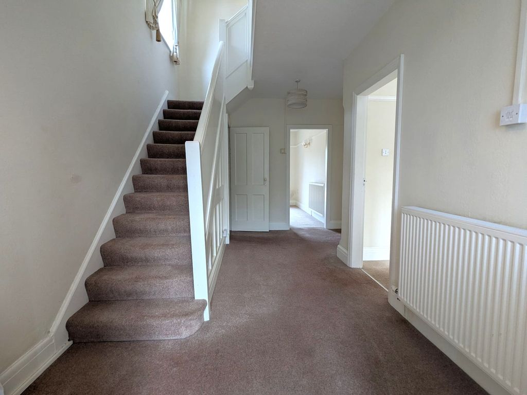 Property photo 3 of 17 Photo 6