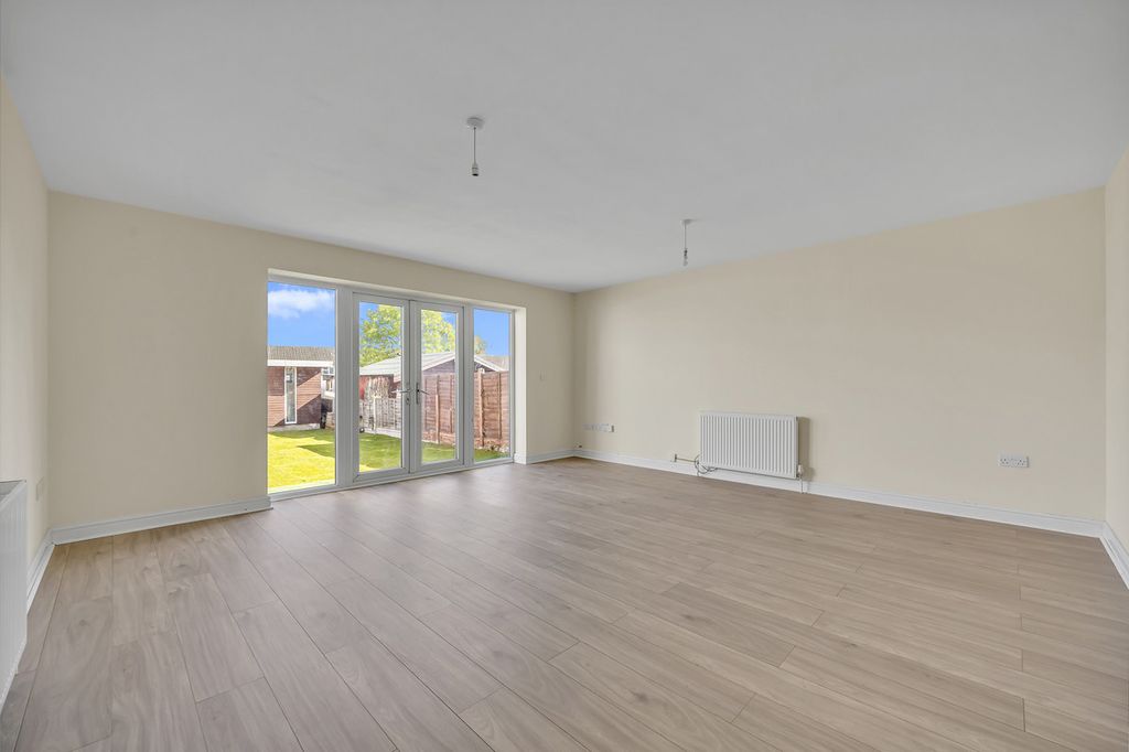 Property photo 2 of 23
