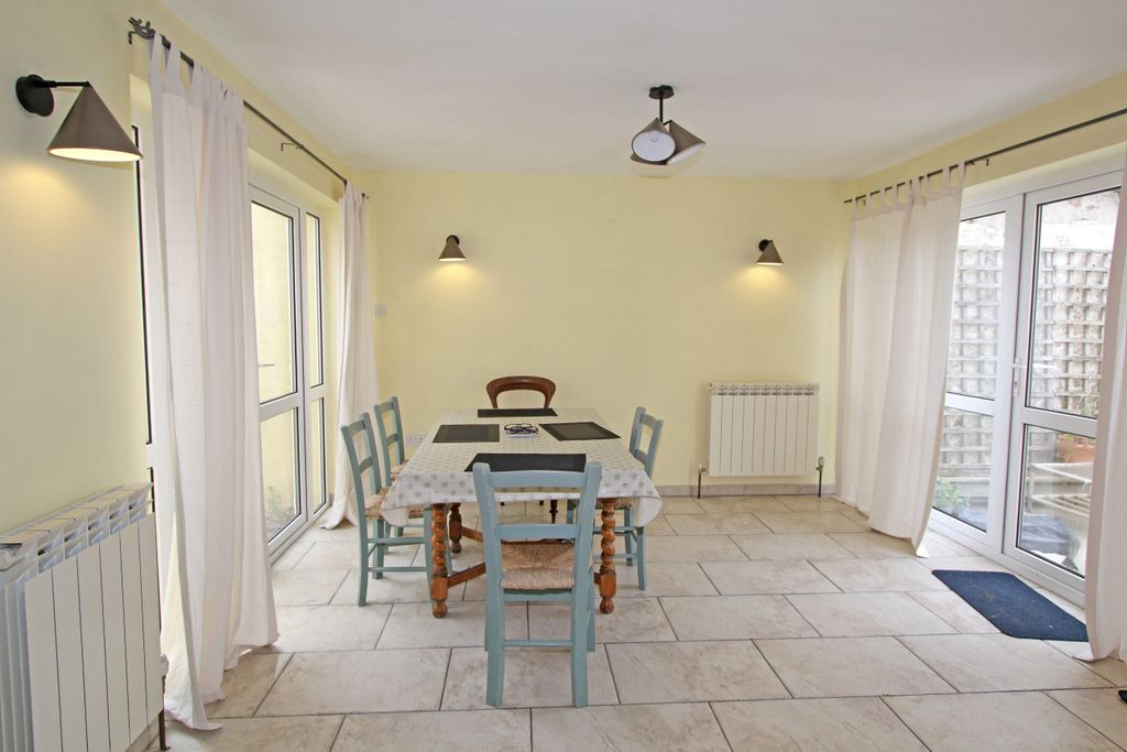 Property photo 3 of 23