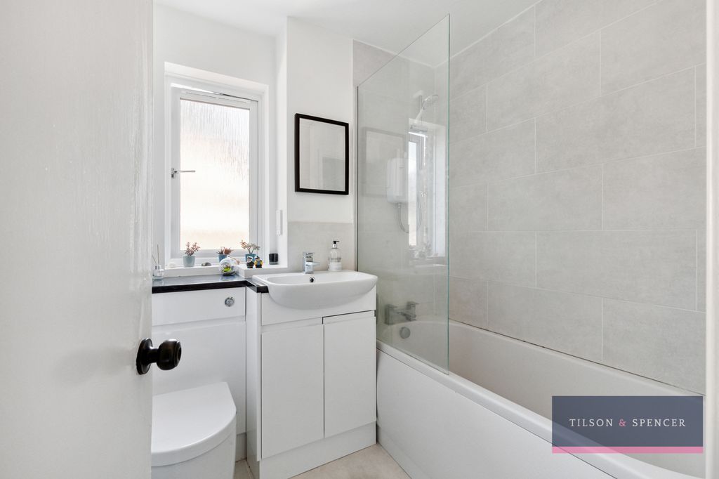 Property photo 3 of 12 Bathroom