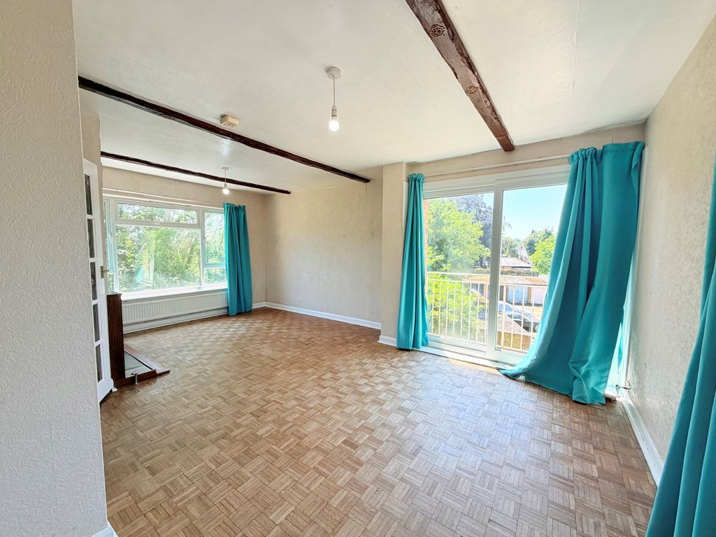 Property photo 2 of 10 4