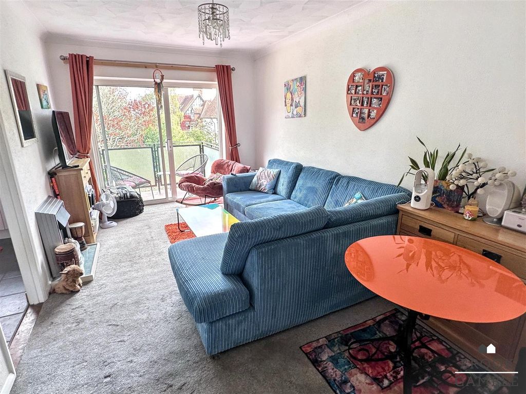 Property photo 3 of 14 01323 438506