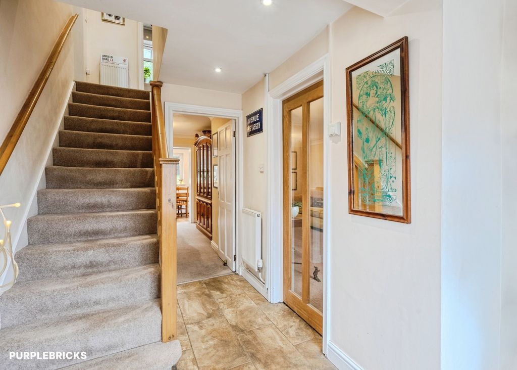 Property photo 3 of 37 Entrance Hallway