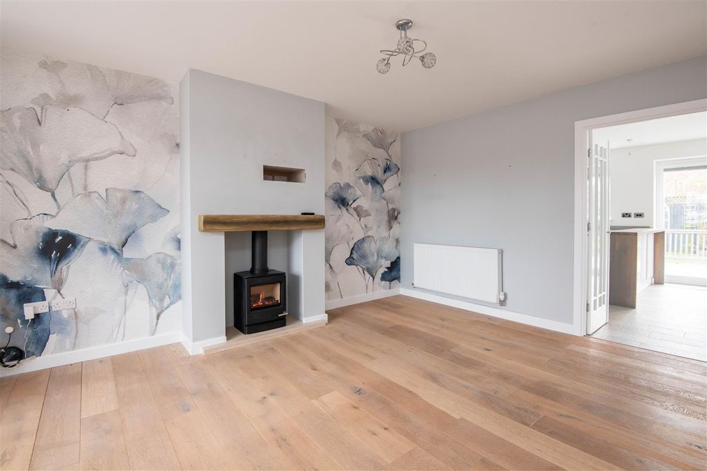 Property photo 2 of 21 Lounge