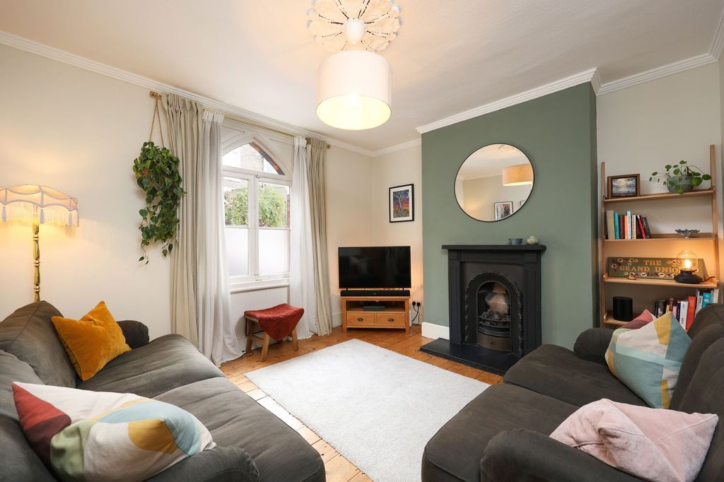 Property photo 2 of 24