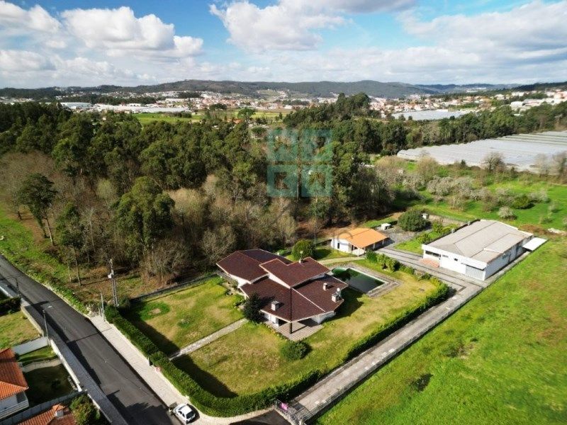 Property photo 1 of 64