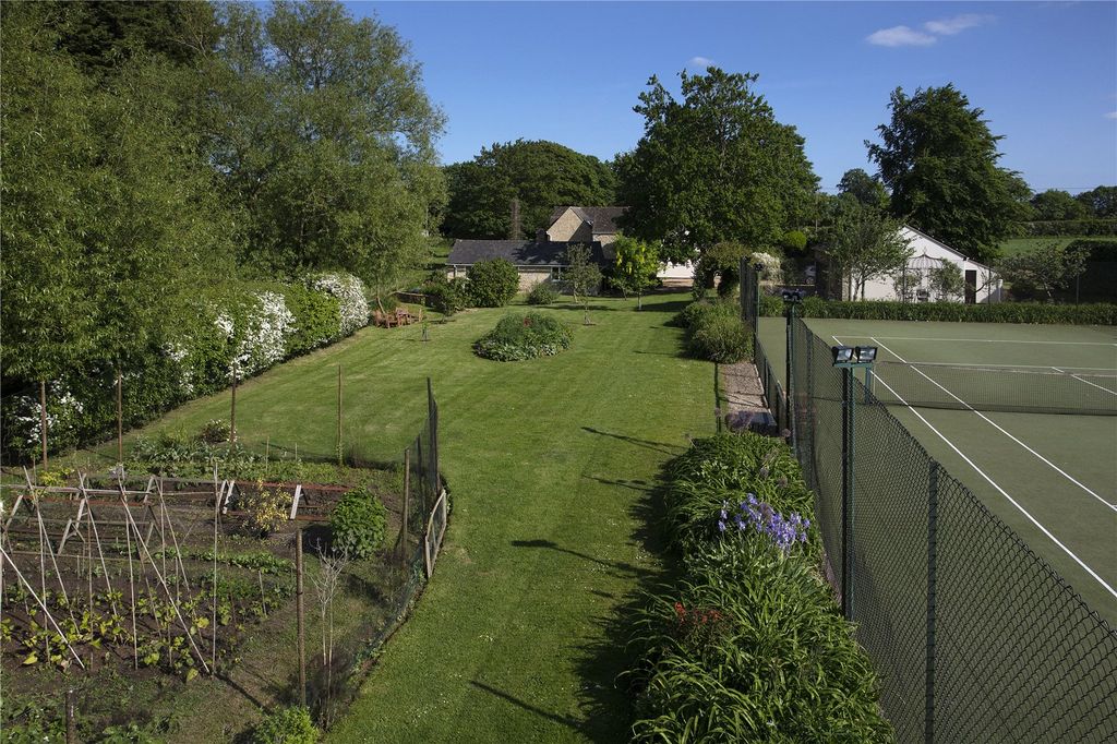Property photo 3 of 23 Garden
