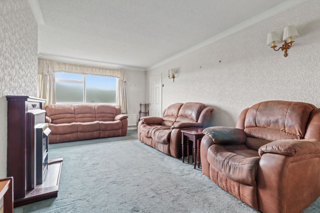 Property photo 3 of 16 3- Rob Hammond Ewemove Pontefract