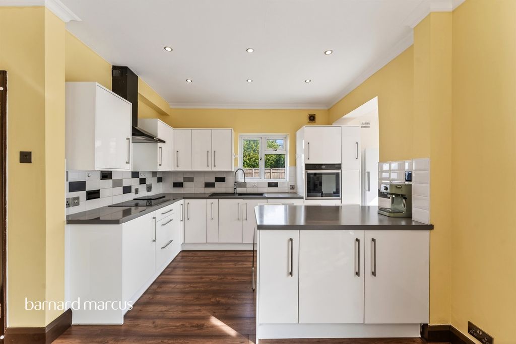 Property photo 3 of 19