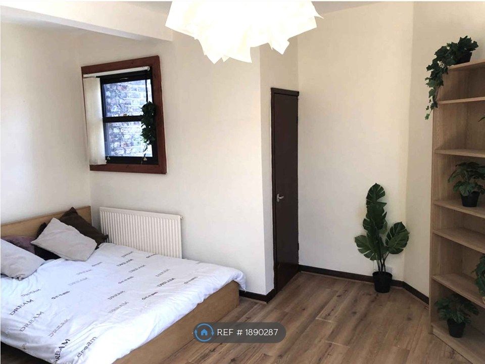 Property photo 2 of 5 Bedroom 1