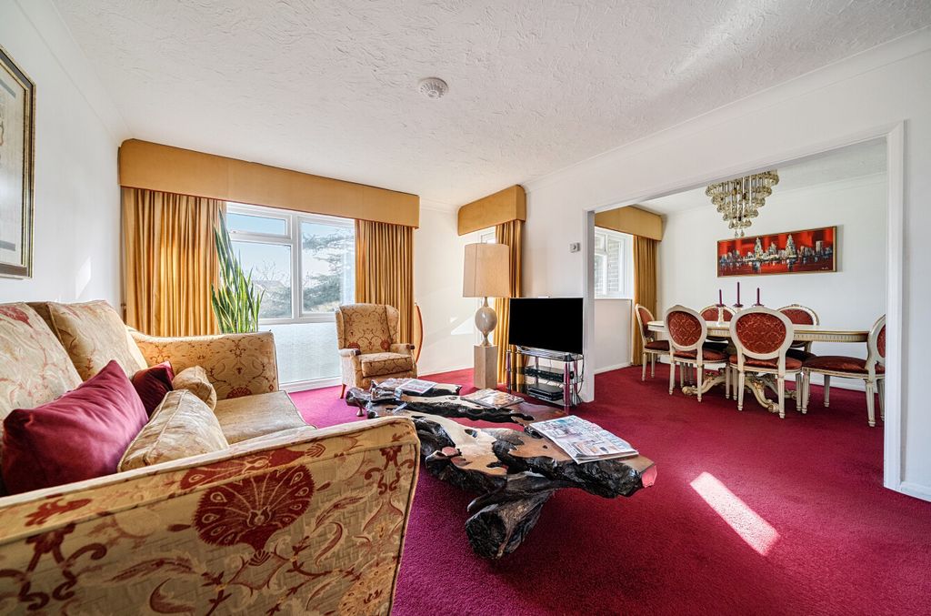 Property photo 3 of 10 1415736-15-699F41...