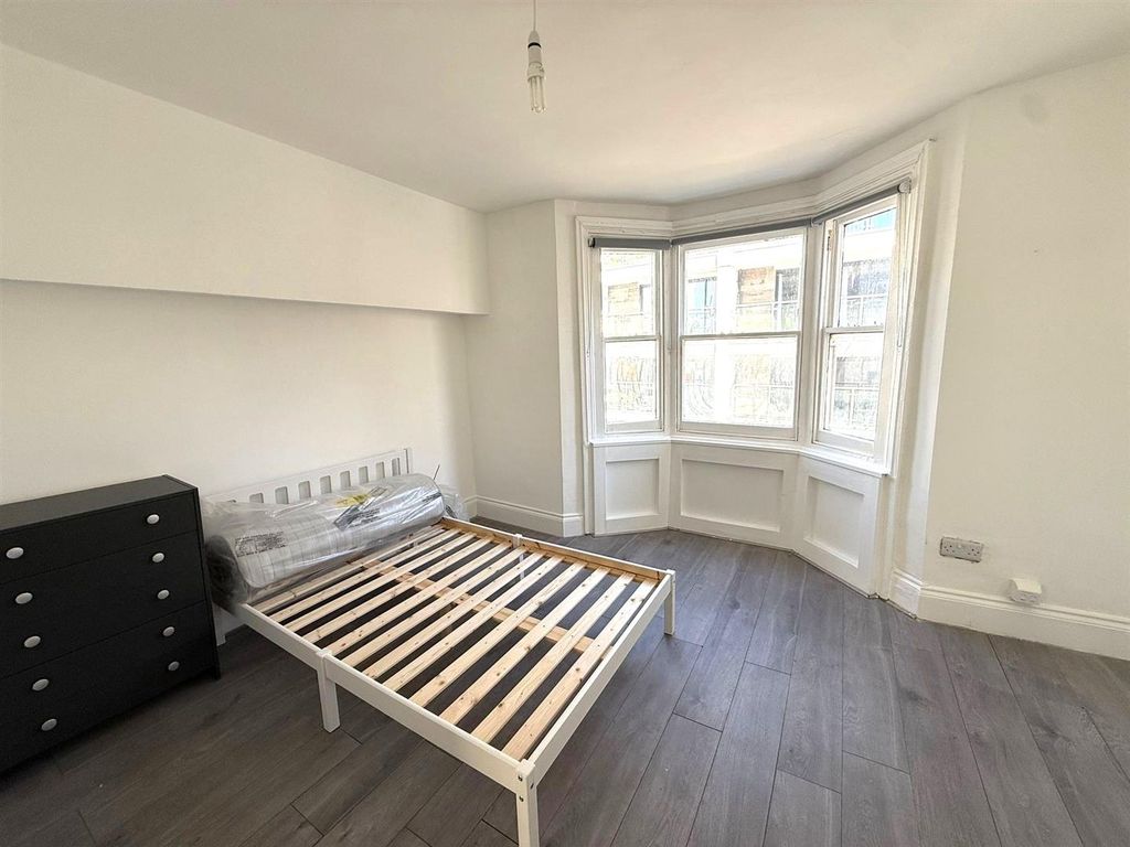 Property photo 2 of 6 Bedroom 2.Jpeg