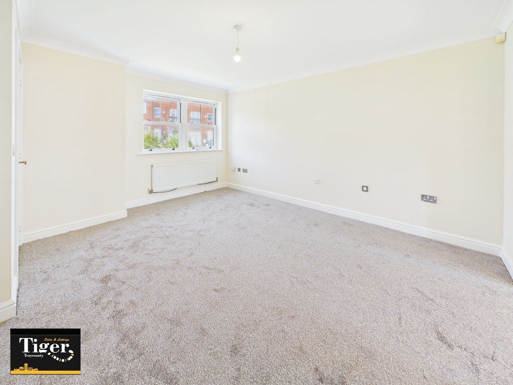Property photo 3 of 14 Cam02176G0-Pr0701-Still002