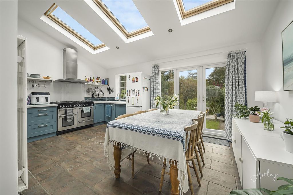 Property photo 3 of 31 Kitchen/Dining Room
