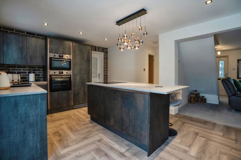 Property photo 2 of 44