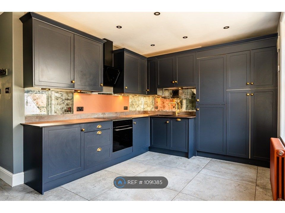 Property photo 2 of 25 Kitchen