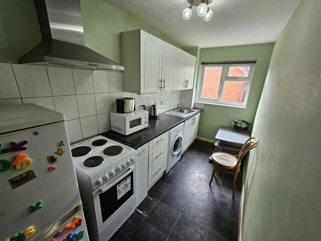 Property photo 3 of 5 Kitchen.Jpg