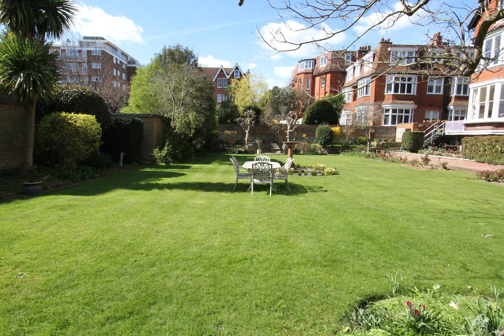 Property photo 2 of 20