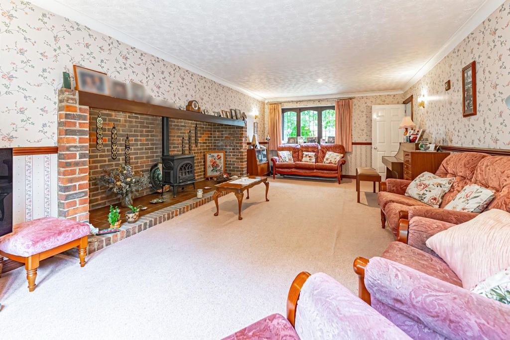 Property photo 3 of 19