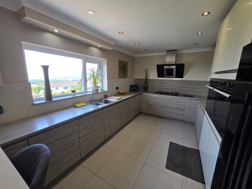 Property photo 3 of 57 Kitchen