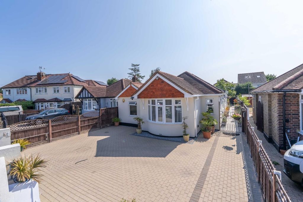 Property photo 1 of 29 23 The Drive Ashford Tw15-17.Jpg