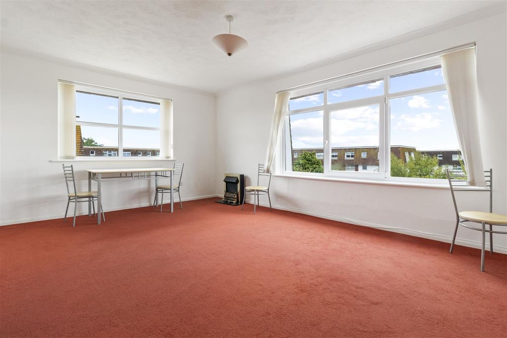 Property photo 3 of 18 96 Westlake Gardens-010.Jpg