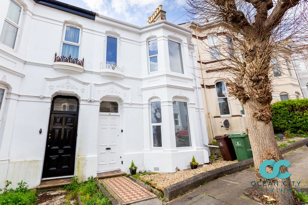 Property photo 1 of 17 Front Aspect