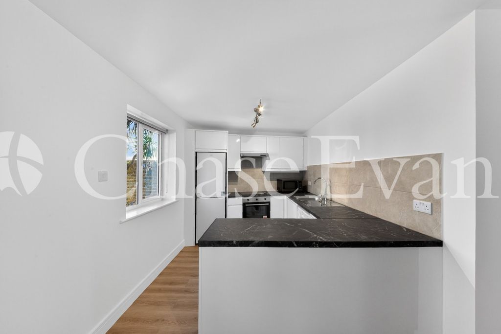 Property photo 2 of 11 Kitchen