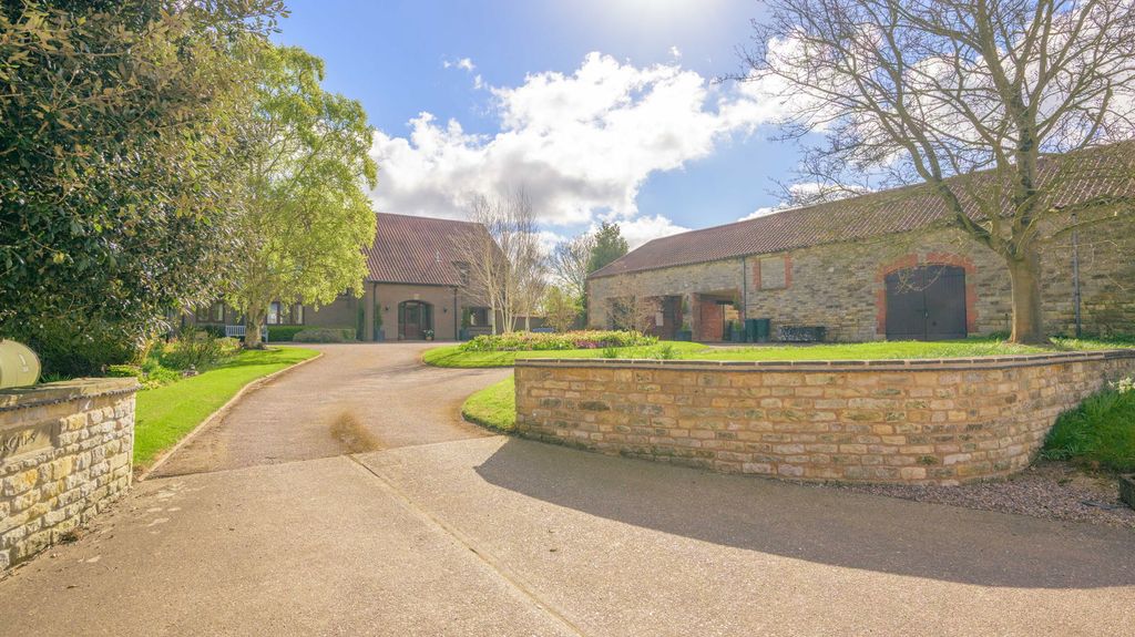 Property photo 1 of 66