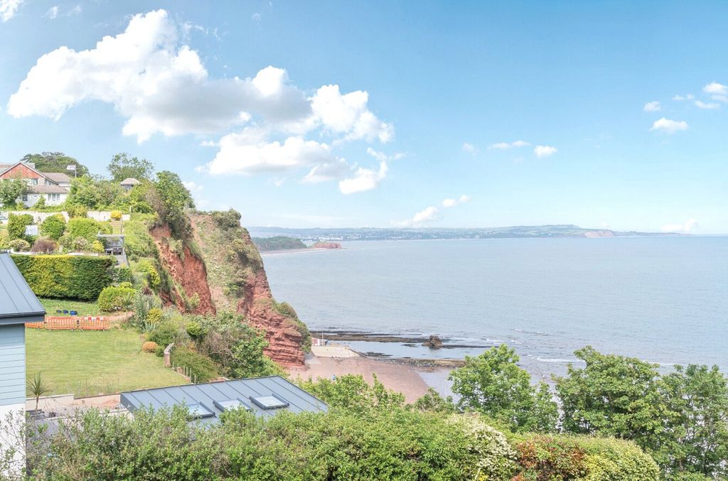 Property photo 3 of 31 Views