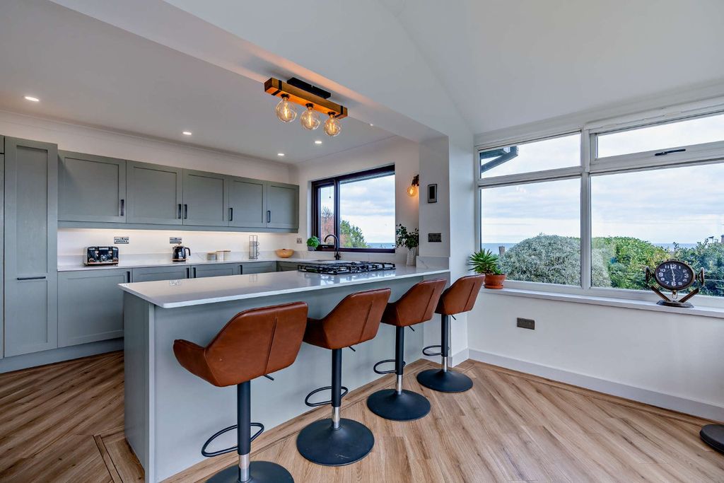 Property photo 3 of 23 Breakfat Bar