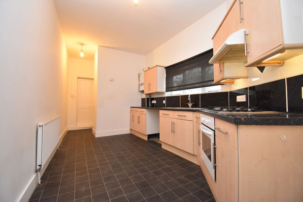 Property photo 3 of 6 Kitchen