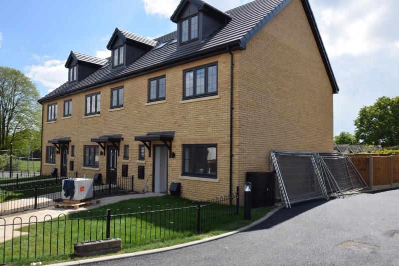 Property photo 1 of 31 4 Bedroom Semi-Detached House