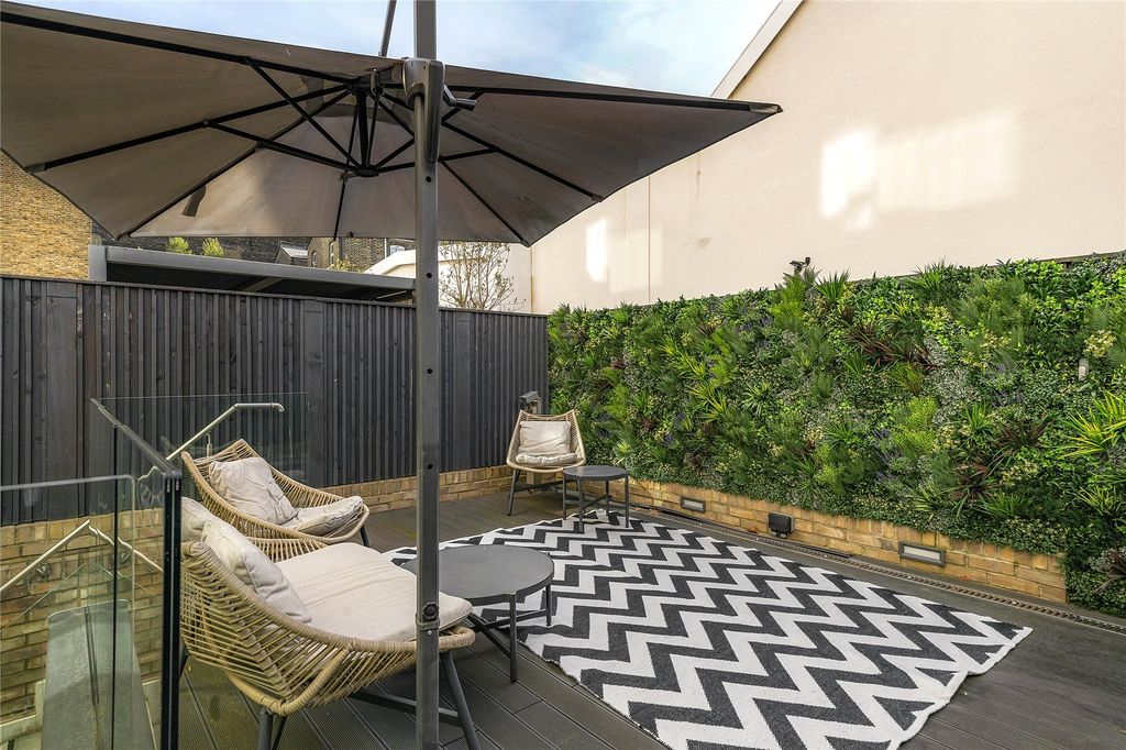 Property photo 3 of 19 Picture No. 05