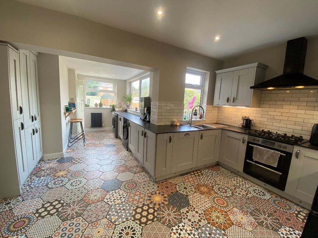Property photo 2 of 19 Dining Kitchen