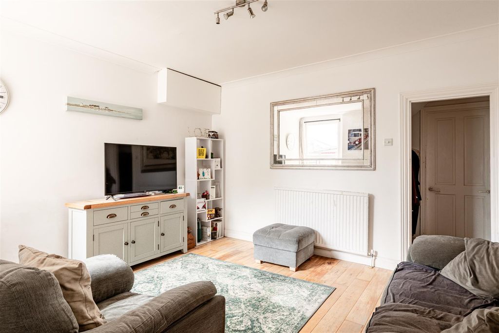 Property photo 2 of 11 39 Mill Green Road-3.Jpg