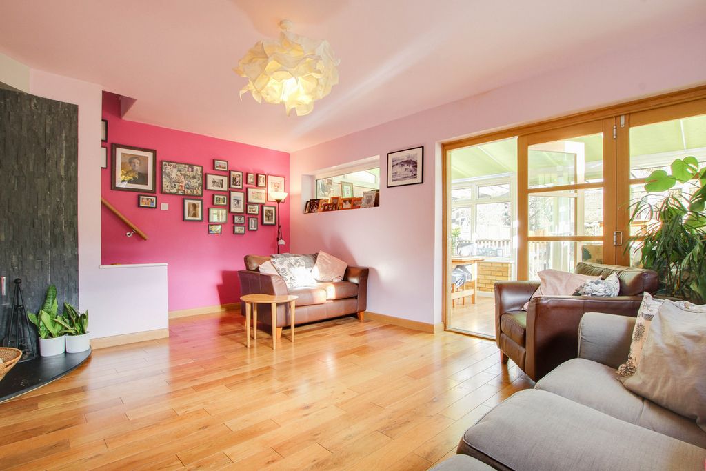 Property photo 2 of 34