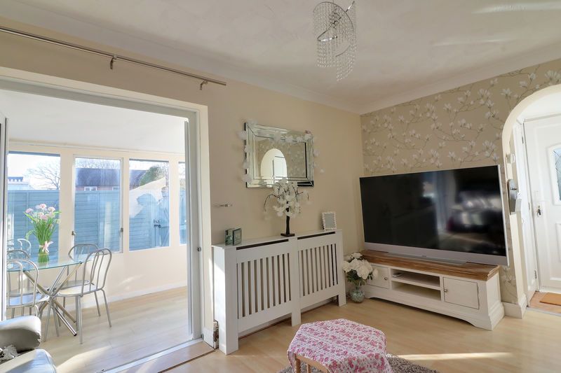 Property photo 1 of 15 Lounge