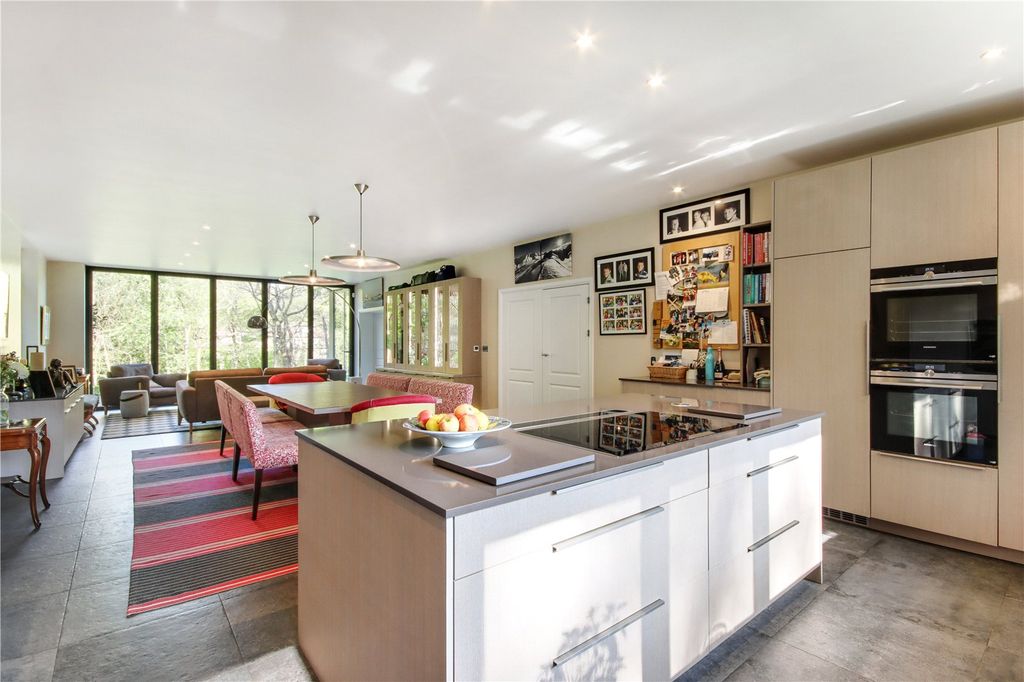 Property photo 2 of 28 Kitchen/Dining Room