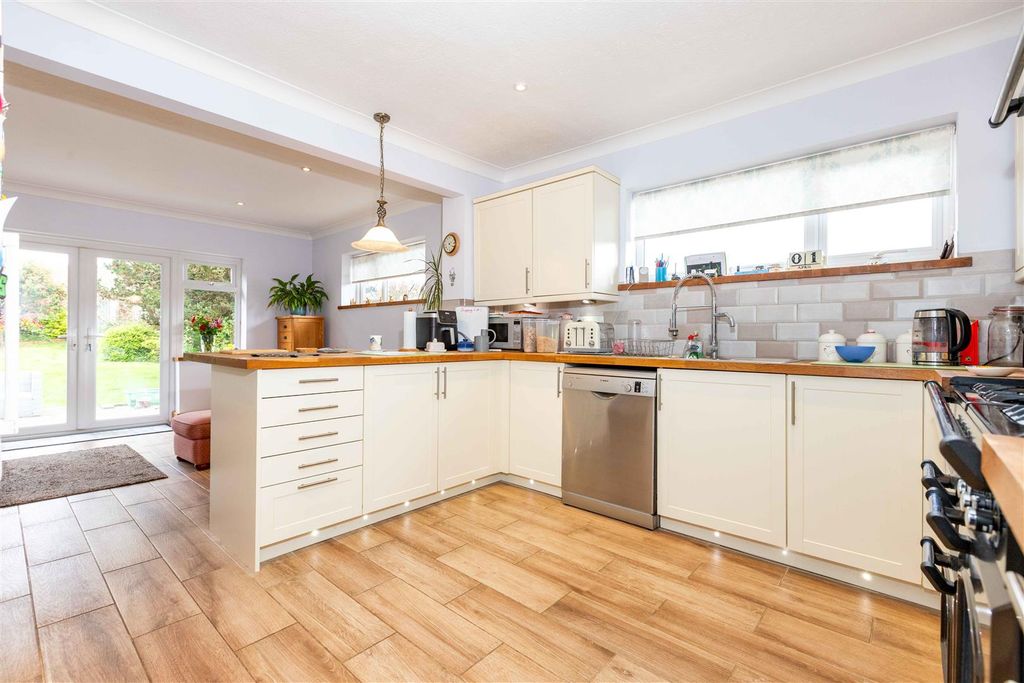 Property photo 2 of 21 Sullington-16.Jpg