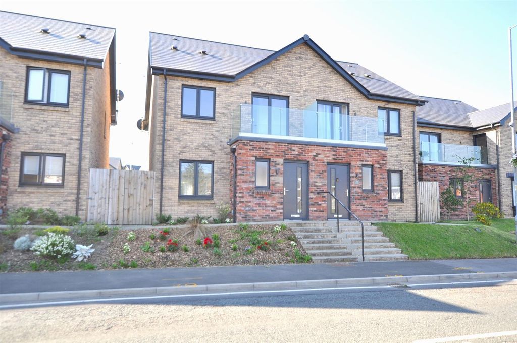 Property photo 1 of 20 Externally