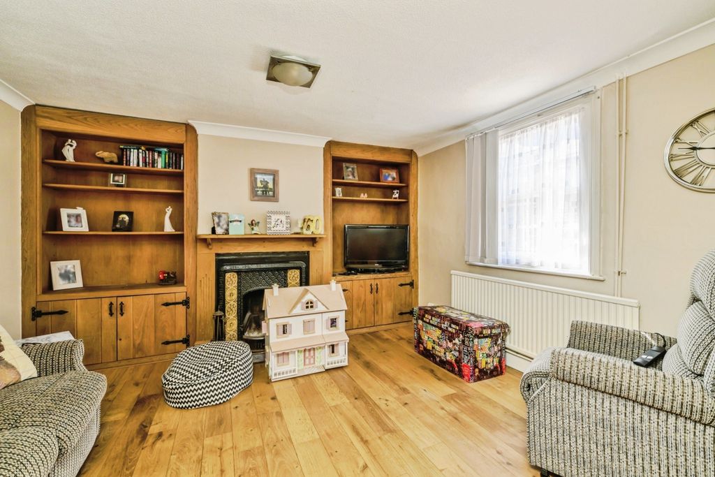 Property photo 2 of 9