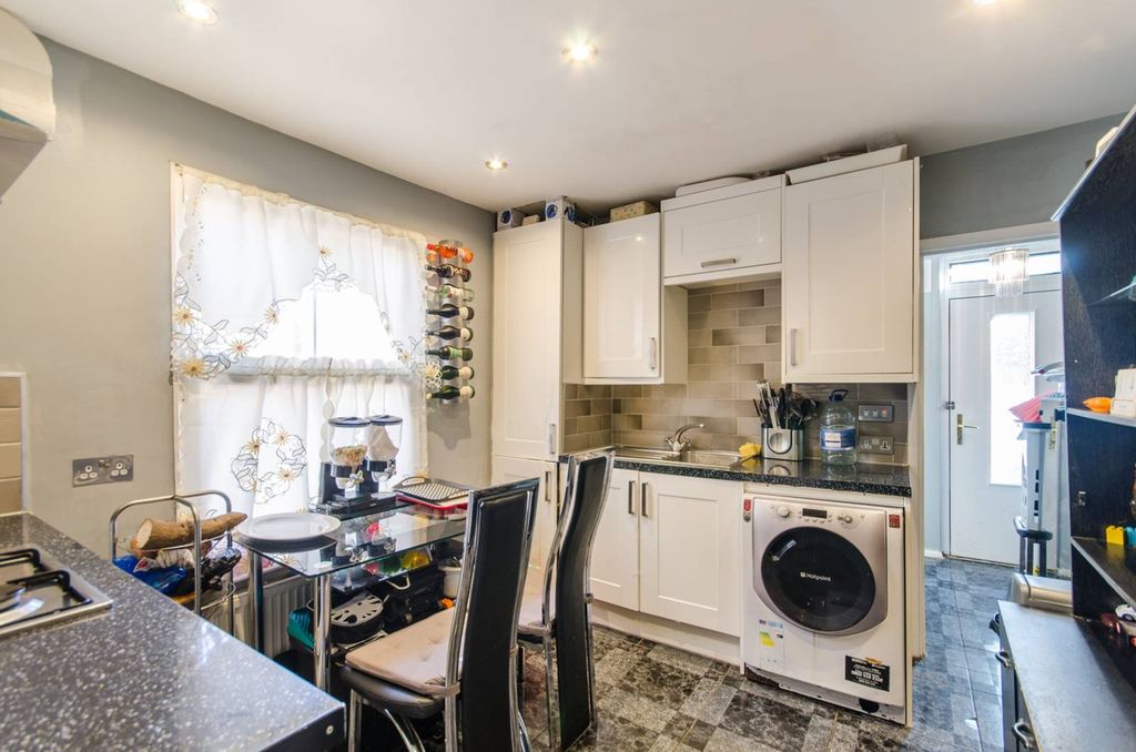 Property photo 2 of 3